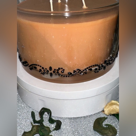 NEW- WHISKEY TOBACCO HONEY, SCENT UNLEASHED LUXURY HAND POURED SCENTED CANDLES. - Picture 6 of 6